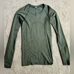 Lululemon long Sleeve Active t-shirt - size 0